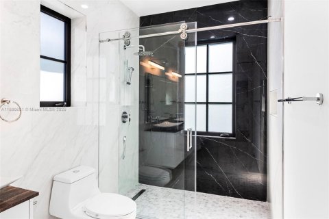 Купить виллу или дом в Корал-Гейблс, Флорида 5 спален, 319.58м2, № 1945395 - фото 19