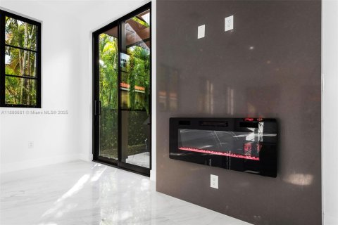 Купить виллу или дом в Корал-Гейблс, Флорида 5 спален, 319.58м2, № 1945395 - фото 8