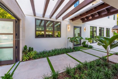 Купить виллу или дом в Корал-Гейблс, Флорида 5 спален, 319.58м2, № 1945395 - фото 3