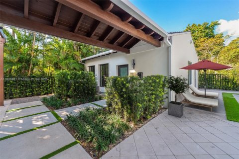 Купить виллу или дом в Корал-Гейблс, Флорида 5 спален, 319.58м2, № 1945395 - фото 28