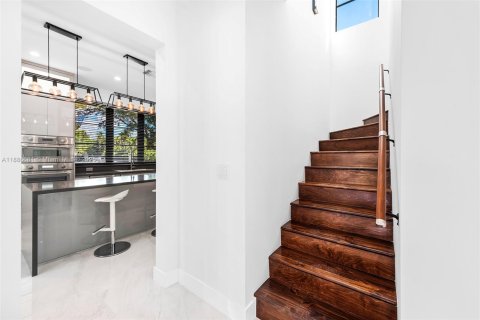 Купить виллу или дом в Корал-Гейблс, Флорида 5 спален, 319.58м2, № 1945395 - фото 10