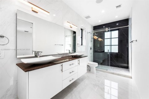 Купить виллу или дом в Корал-Гейблс, Флорида 5 спален, 319.58м2, № 1945395 - фото 18