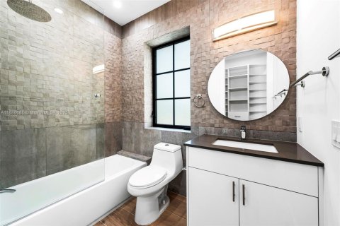 Купить виллу или дом в Корал-Гейблс, Флорида 5 спален, 319.58м2, № 1945395 - фото 22