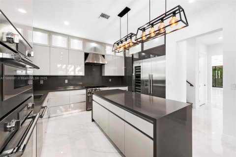 Купить виллу или дом в Корал-Гейблс, Флорида 5 спален, 319.58м2, № 1945395 - фото 14