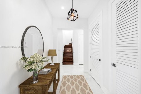 Купить виллу или дом в Корал-Гейблс, Флорида 5 спален, 319.58м2, № 1945395 - фото 5