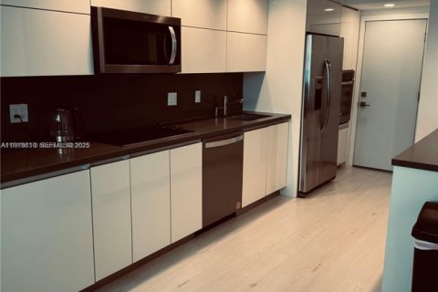 Condo in Hallandale Beach, Florida, 2 bedrooms № 1986995 - photo 5