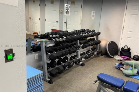 Condo in Hallandale Beach, Florida, 2 bedrooms № 1986995 - photo 20