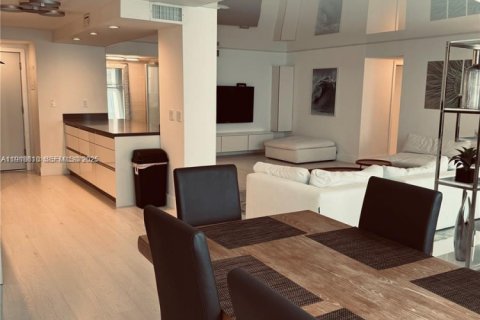 Condo in Hallandale Beach, Florida, 2 bedrooms № 1986995 - photo 7