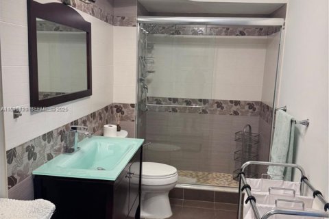 Condo in Hallandale Beach, Florida, 2 bedrooms № 1986995 - photo 15