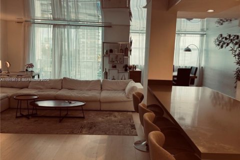 Condo in Hallandale Beach, Florida, 2 bedrooms № 1986995 - photo 8