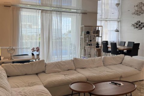 Condo in Hallandale Beach, Florida, 2 bedrooms № 1986995 - photo 9