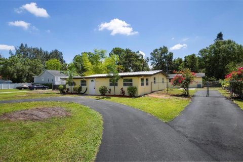 Commercial property in Bradenton, Florida 151.9 sq.m. № 1883248 - photo 1