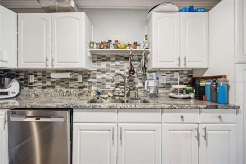 Villa ou maison à louer à Tampa, Floride: 3 chambres, 151.24 m2 № 2148724 - photo 9