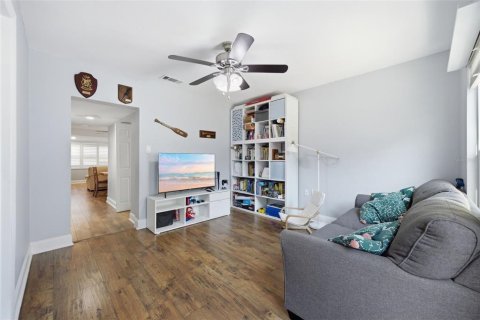 Villa ou maison à louer à Tampa, Floride: 3 chambres, 151.24 m2 № 2148724 - photo 6