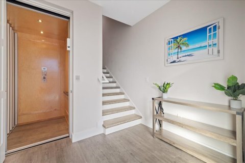 Touwnhouse à louer à Largo, Floride: 3 chambres, 224.82 m2 № 2234530 - photo 7