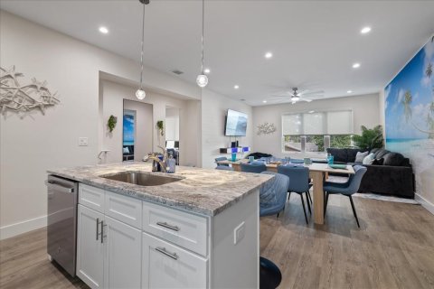 Touwnhouse à louer à Largo, Floride: 3 chambres, 224.82 m2 № 2234530 - photo 14