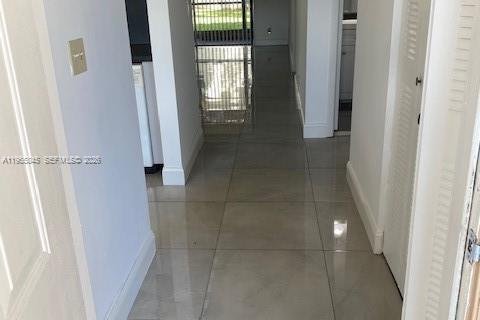 Снять в аренду кондоминиум в Норт-Лодердейл, Флорида 2 спальни, 93.83м2, № 2009836 - фото 8