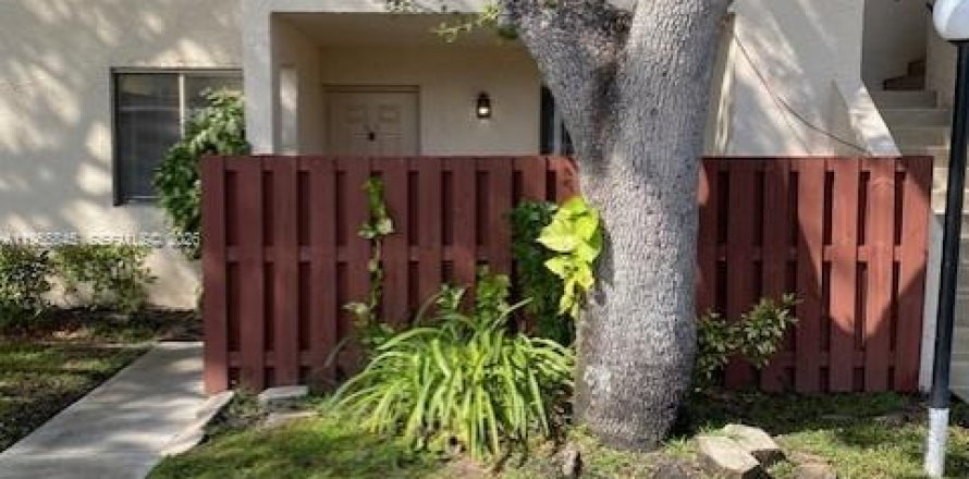 Кондоминиум с 2 спальнями в Норт-Лодердейл, Флорида № 2009836