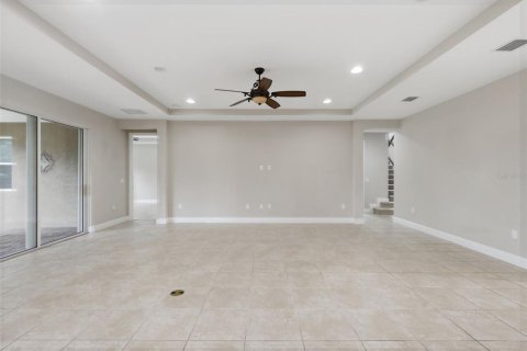 House in DeLand, Florida 4 bedrooms, 331.48 sq.m. № 2196062 - photo 11