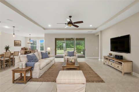 House in DeLand, Florida 4 bedrooms, 331.48 sq.m. № 2196062 - photo 10