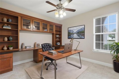 House in DeLand, Florida 4 bedrooms, 331.48 sq.m. № 2196062 - photo 8