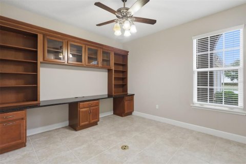 House in DeLand, Florida 4 bedrooms, 331.48 sq.m. № 2196062 - photo 9