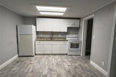 Снять в аренду квартиру в Плант-Сити, Флорида 4 комнаты, 78.97м2, № 2150553 - фото 6