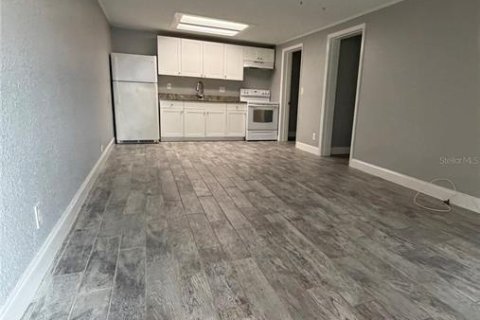 Снять в аренду квартиру в Плант-Сити, Флорида 4 комнаты, 78.97м2, № 2150553 - фото 4