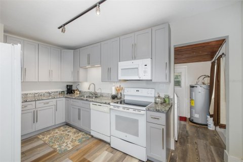 Villa ou maison à vendre à Brooksville, Floride: 2 chambres, 114.83 m2 № 2411558 - photo 19