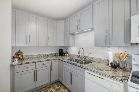 Villa ou maison à vendre à Brooksville, Floride: 2 chambres, 114.83 m2 № 2411558 - photo 16