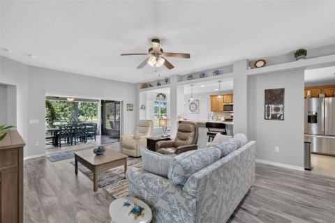 House in Leesburg, Florida 2 bedrooms, 169.45 sq.m. № 2259025 - photo 8