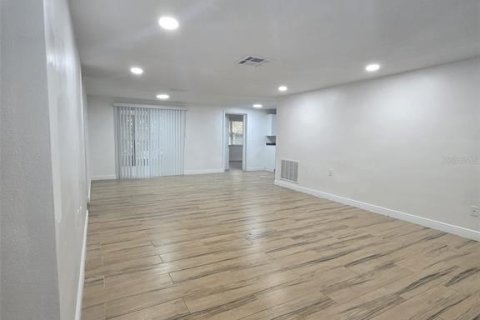 Villa ou maison à louer à Holiday, Floride: 3 chambres, 127.93 m2 № 2399471 - photo 3