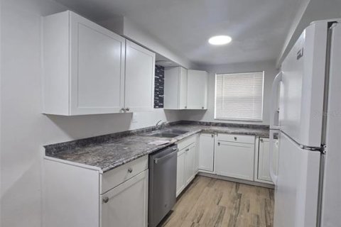 Villa ou maison à louer à Holiday, Floride: 3 chambres, 127.93 m2 № 2399471 - photo 8