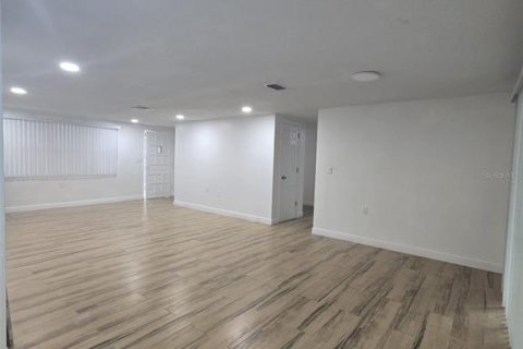 Villa ou maison à louer à Holiday, Floride: 3 chambres, 127.93 m2 № 2399471 - photo 4