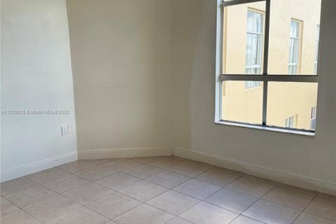 Condominio en venta en Hialeah, Florida, 2 dormitorios, 78.04 m2 № 1779373 - foto 14