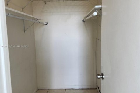 Condominio en venta en Hialeah, Florida, 2 dormitorios, 78.04 m2 № 1779373 - foto 12