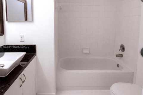 Condo in Aventura, Florida, 2 bedrooms № 1823786 - photo 7