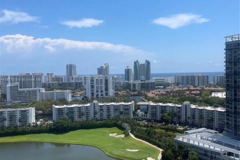 Снять в аренду кондоминиум в Халландейл-Бич, Флорида 2 спальни, 100.43м2, № 1959652 - фото 1