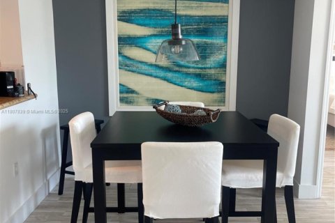 Снять в аренду кондоминиум в Халландейл-Бич, Флорида 2 спальни, 100.43м2, № 1959652 - фото 3