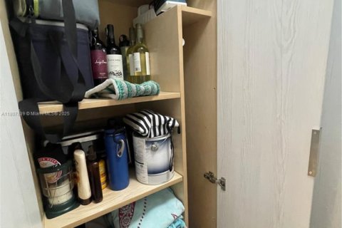 Снять в аренду кондоминиум в Халландейл-Бич, Флорида 2 спальни, 100.43м2, № 1959652 - фото 23