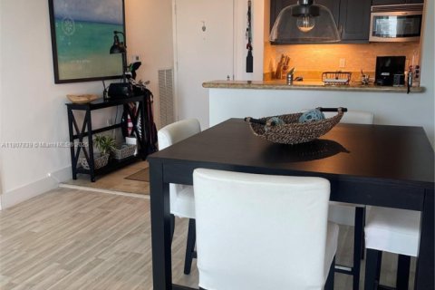 Снять в аренду кондоминиум в Халландейл-Бич, Флорида 2 спальни, 100.43м2, № 1959652 - фото 5