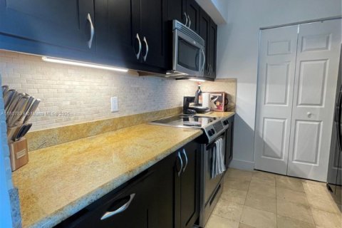 Снять в аренду кондоминиум в Халландейл-Бич, Флорида 2 спальни, 100.43м2, № 1959652 - фото 4