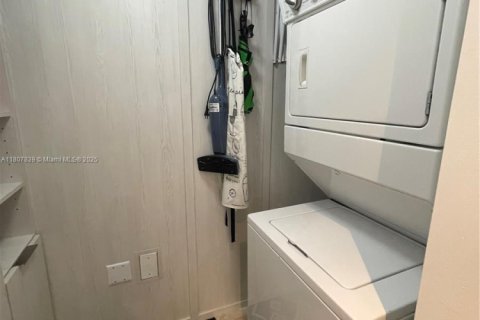 Снять в аренду кондоминиум в Халландейл-Бич, Флорида 2 спальни, 100.43м2, № 1959652 - фото 20