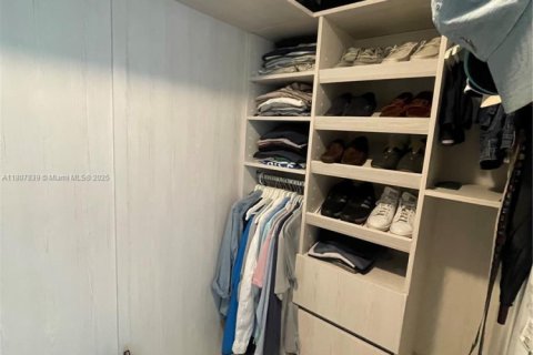 Снять в аренду кондоминиум в Халландейл-Бич, Флорида 2 спальни, 100.43м2, № 1959652 - фото 16