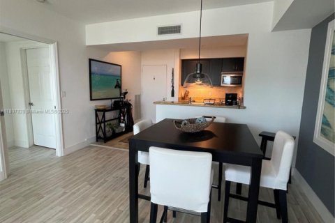 Снять в аренду кондоминиум в Халландейл-Бич, Флорида 2 спальни, 100.43м2, № 1959652 - фото 17