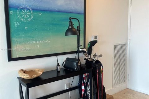 Снять в аренду кондоминиум в Халландейл-Бич, Флорида 2 спальни, 100.43м2, № 1959652 - фото 26