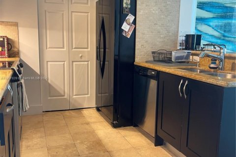 Снять в аренду кондоминиум в Халландейл-Бич, Флорида 2 спальни, 100.43м2, № 1959652 - фото 25