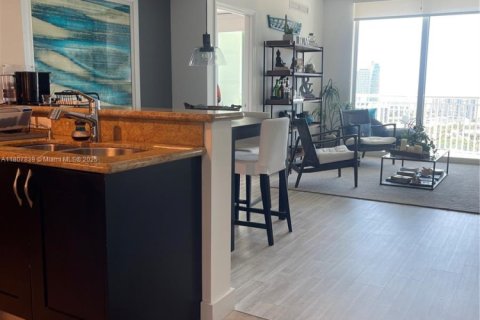 Снять в аренду кондоминиум в Халландейл-Бич, Флорида 2 спальни, 100.43м2, № 1959652 - фото 6