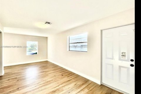 Villa ou maison à louer à Miramar, Floride: 4 chambres, 196.58 m2 № 1999588 - photo 19