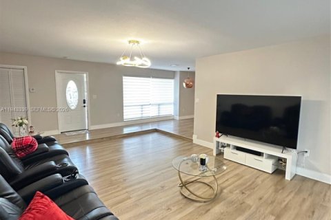 Villa ou maison à louer à Miramar, Floride: 4 chambres, 196.58 m2 № 1999588 - photo 5